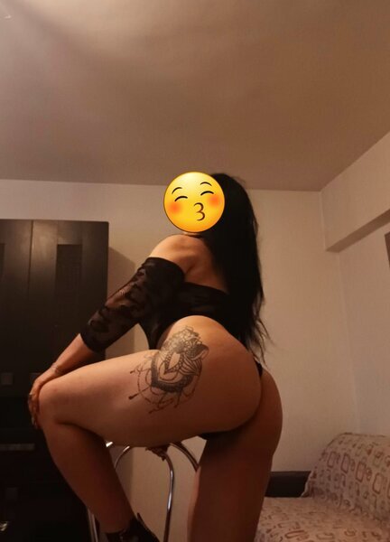 Bruneta cu forme si cu bun simt, masaj total